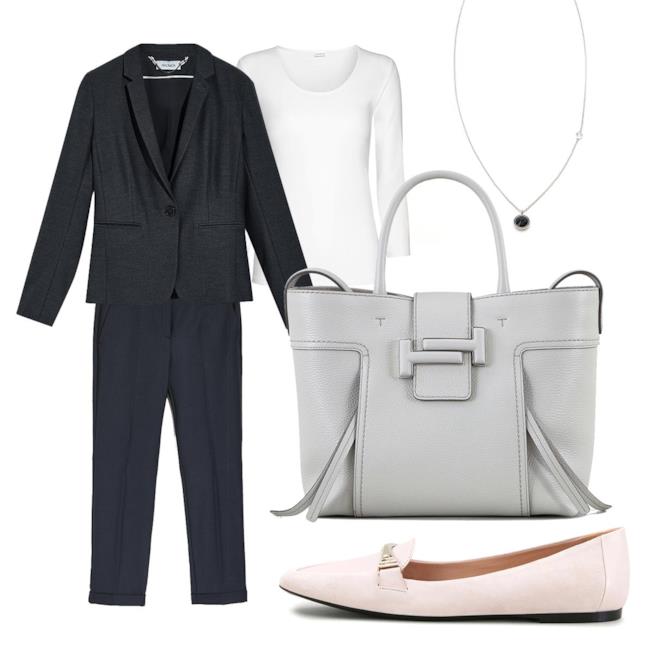 Tailleur blu con pantalone e scarpa rosa Tailleur con pantalone