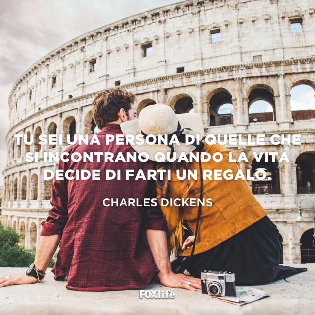 Citazione Dickens Coppia davanti al Colosseo