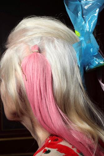 Capelli biondi colorati Capelli biondi con ciocche colorate