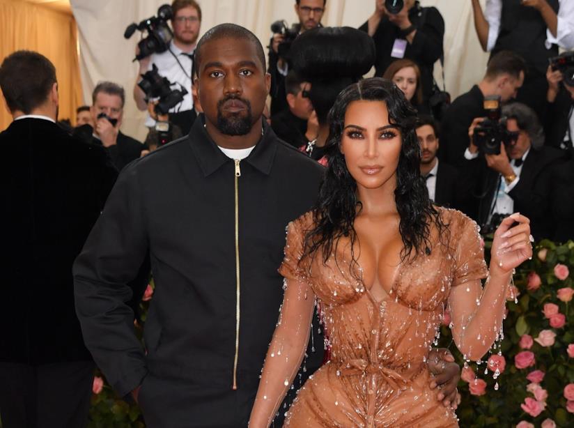 Kanye West e Kim Kardashian sono di nuovo genitori grazie a una madre surrogata Kanye West e Kim Kardashian