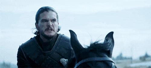 Jon Snow Jon Snow a cavallo combattivo