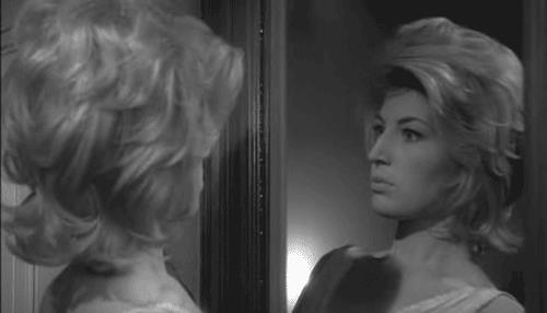 Monica Vitti Monica Vitti allo specchio