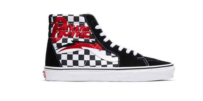 Modello Old Skool della David Bowie collection di Vans Modello Old Skool nero con scacchi bianco/nero e decorazioni David Bowie