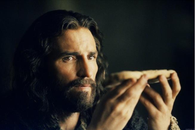 La Chiesa svedese ha deciso di rifiutare il genere maschile per Dio Jim Caviezel interpreta Dio nel film La Passione di Mel Gibson