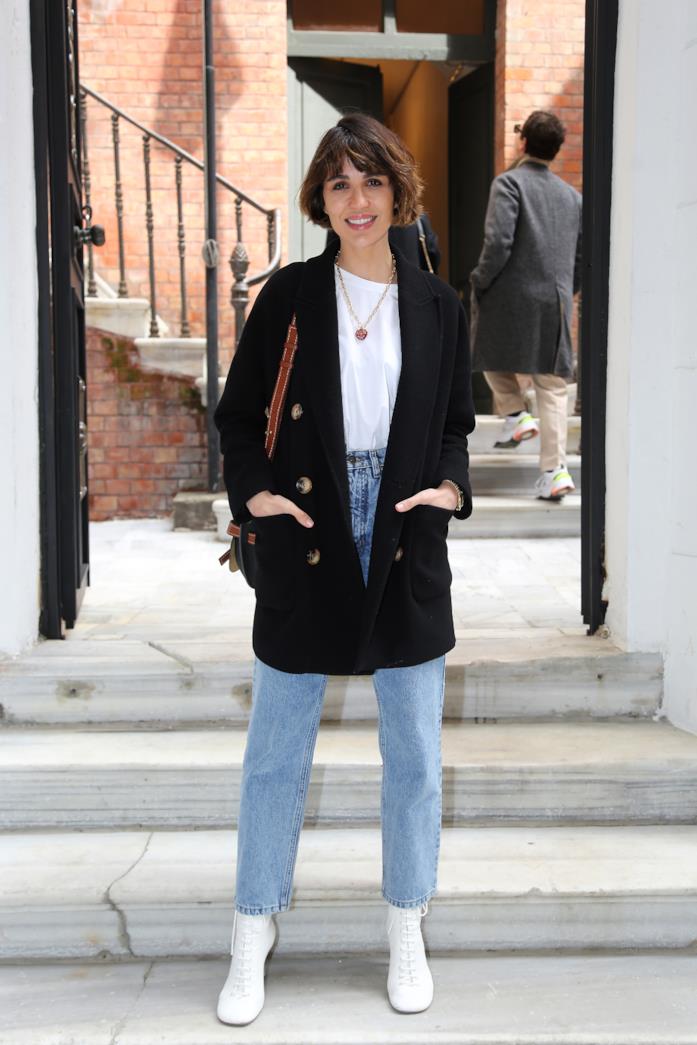 Outfit casual con jeans Outfit casual con jeans a sigaretta e cappotto sei bottoni