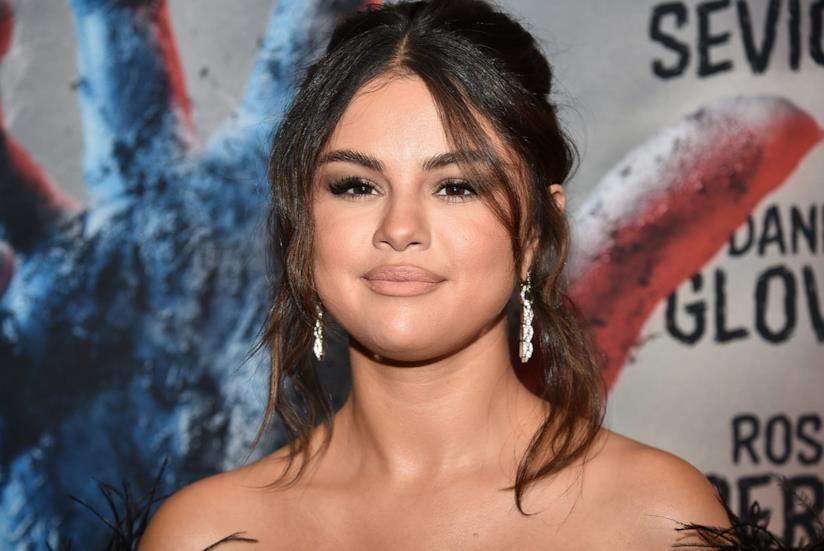 La pettinatura di SelGo è perfetta per l'estate Selena Gomez in primo piano