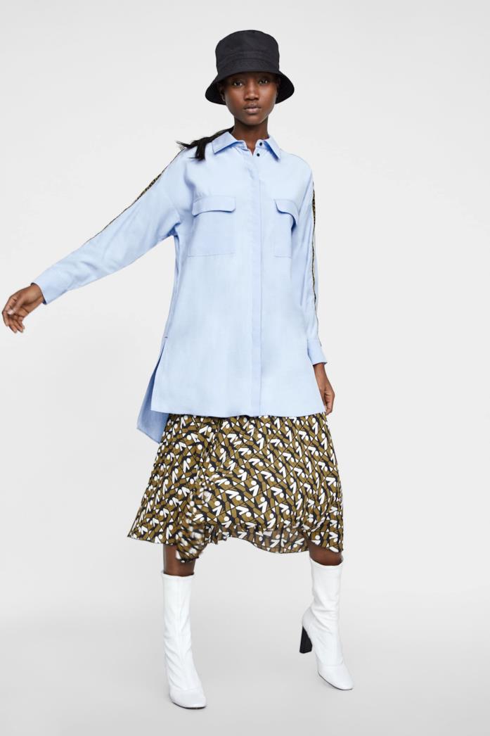 Camicia oversize azzurra di Zara taglio a campana Camicia oversize azzurra di Zara taglio a campana