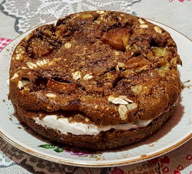 Pancake mela e cannella, con fiocchi di avena, noci e semi di chia Tortino farcito