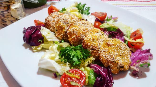Falafel Piatto di legumi e insalata