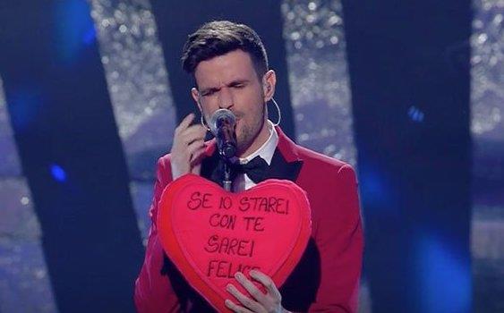 La Nuova proposta Lorenzo Baglioni canta Il congiuntivo a Sanremo 2018 L'esibizione di Lorenzo Baglioni a Sanremo 2018