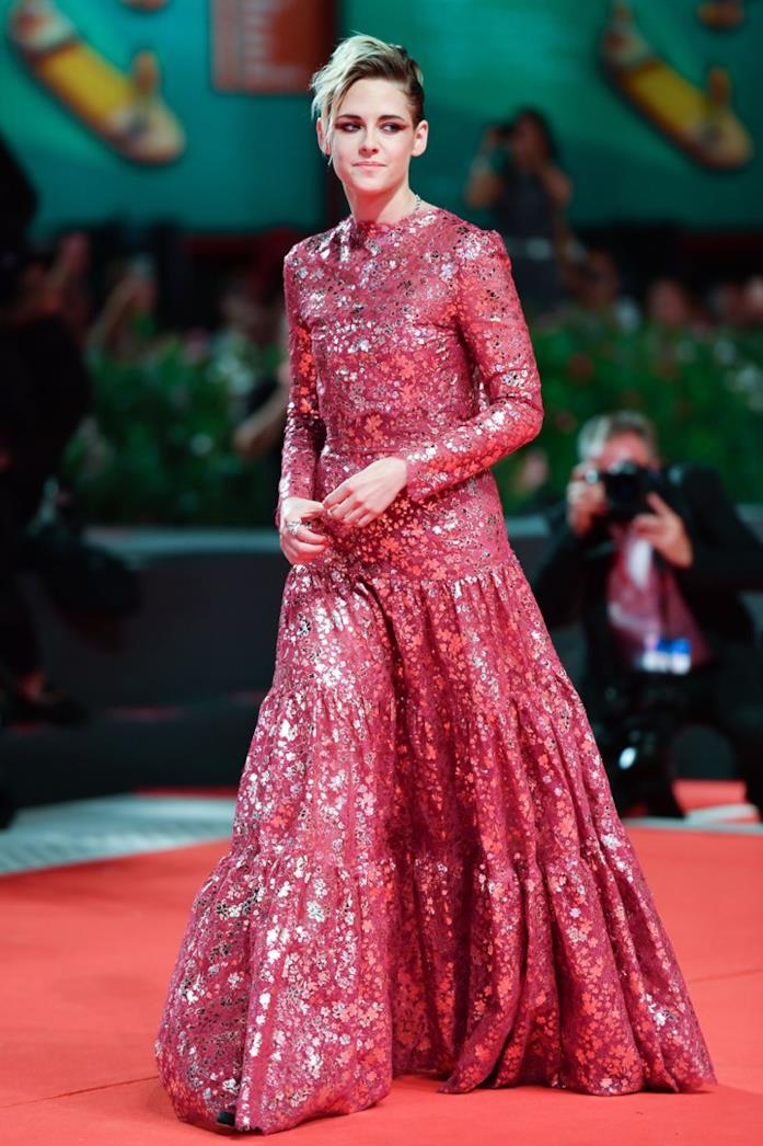 Venezia 76: il look di Kristen Stewart per Seberg Kristen Stewart sul red carpet di Venezia 76