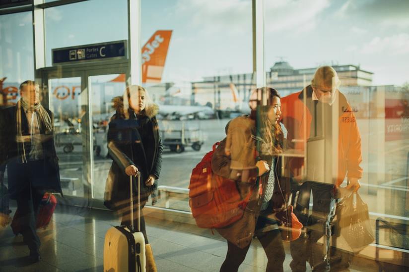 Viaggiare sicuri con la Farnesina Persone all'aeroporto