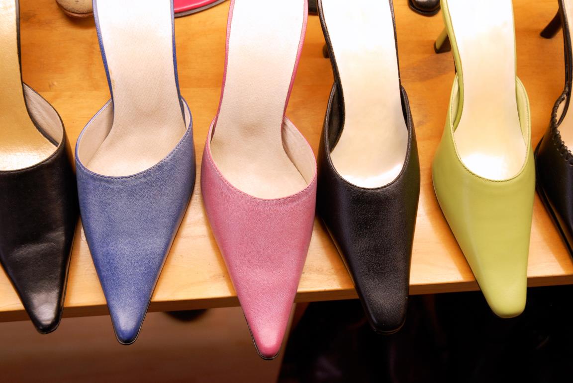Mules con punta pronunciata in vari colori