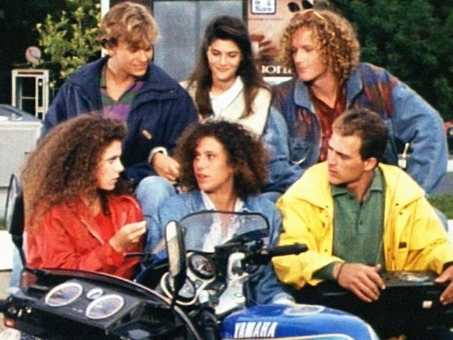 Alcuni dei protagonisti della serie TV italiana I ragazzi del muretto, lanciata negli anni '90 I ragazzi del muretto, protagonisti della serie TV italiana degli anni '90
