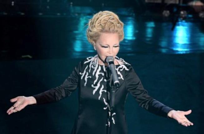 Le ciglia di Patty Pravo a Sanremo 2019 Patty Pravo nell'ultima esibizione a Sanremo