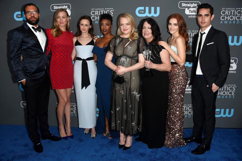 Il cast di Handmaid’s Tale in difesa dei diritti della donna Il cast di Handmaid's Tale