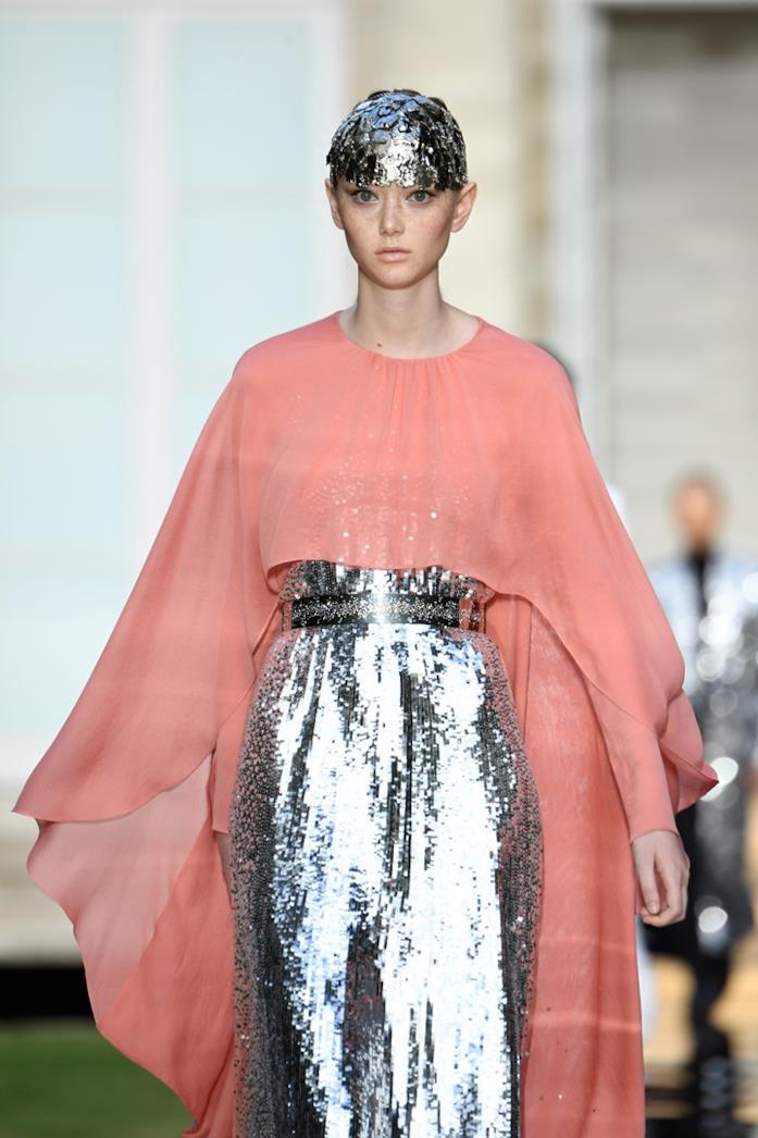 Givenchy sfilata Un capo nella sfilata di Givenchy