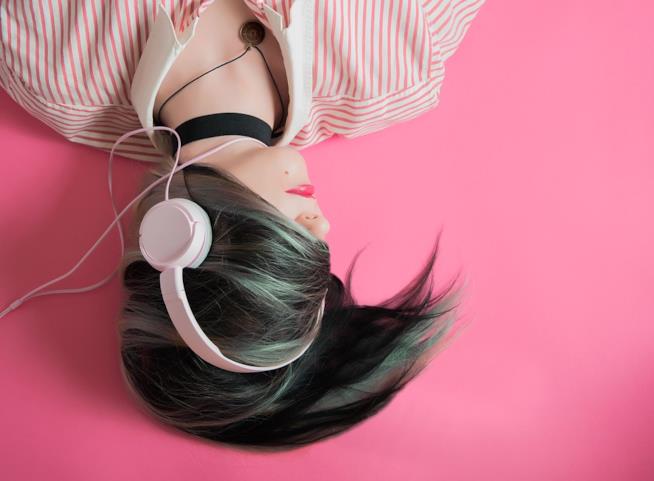 'Ogni canzone mi parla di te': viaggio nella musica e nell'amore Ogni canzone mi parla di te
