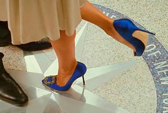 Manolo Blahnik a meno di 40 euro Le Manolo Blahnik di Carrie in un collage con la scena della proposta
