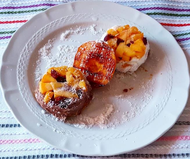 Frozen yogurt Dessert con frutta sopra