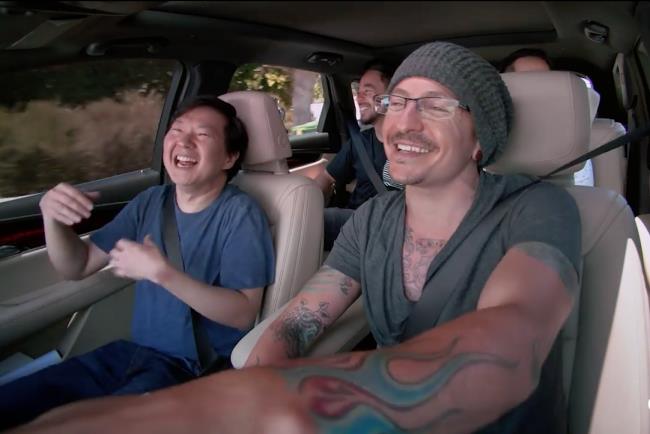 Chester Bennington e i Linkin Park durante l'ultimo carpool karaoke Il carpool karaoke con i Linkin Park