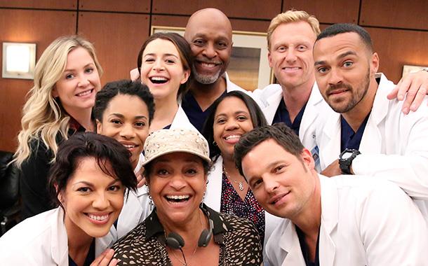 Una teoria dei fan fa riflettere sulla storia di Grey's Anatomy Il cast della stagione 12 di Grey's Anatomy