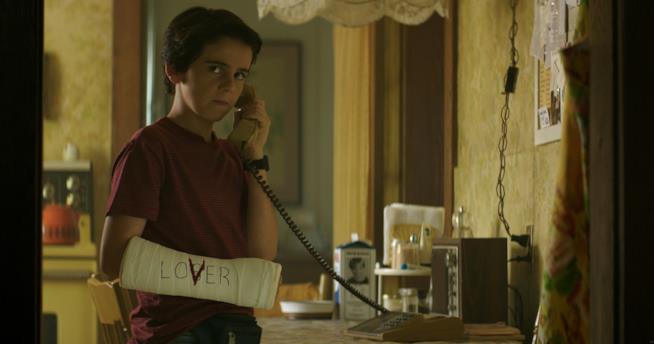 Jack Dylan Graser, attore di IT, firma le magliette contro il bullismo Jack Dylan Graser in una scena di IT