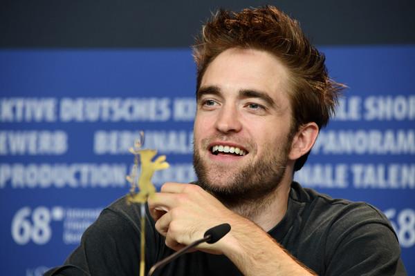 Robert Pattinson al Festival di Berlino Un primo piano di Robert Pattinson a Berlino