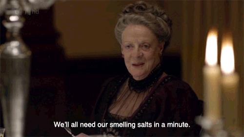 Lady Violet stranamente entusiasta L'ironia di Lady Violet in una gif