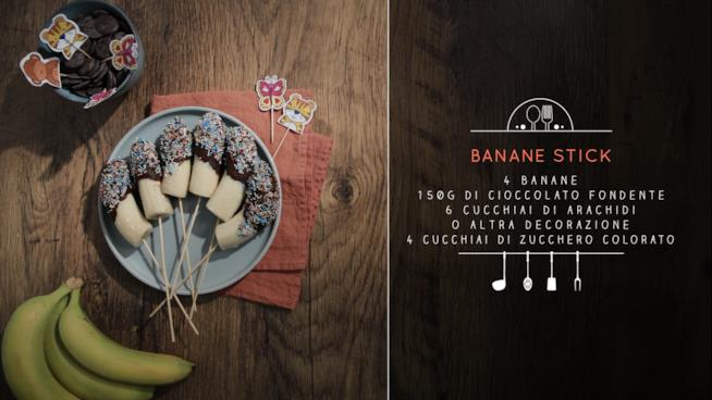 Banane stick con cioccolato fuso e zuccherini Banane stick