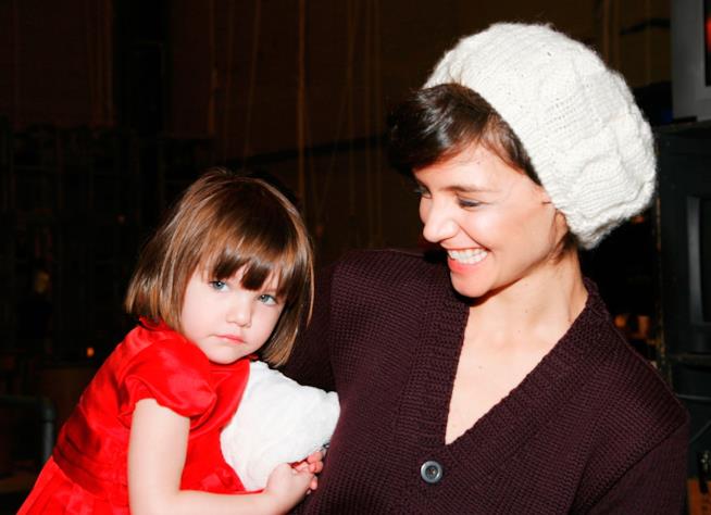 Katie Holmes con la figlia Suri Cruise Suri Cruise in braccio alla madre Katie Holme