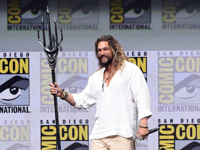 Jason Momoa al San Diego Comic Con 2018 Jason Momoa col tridente di Aquaman SDCC 2018