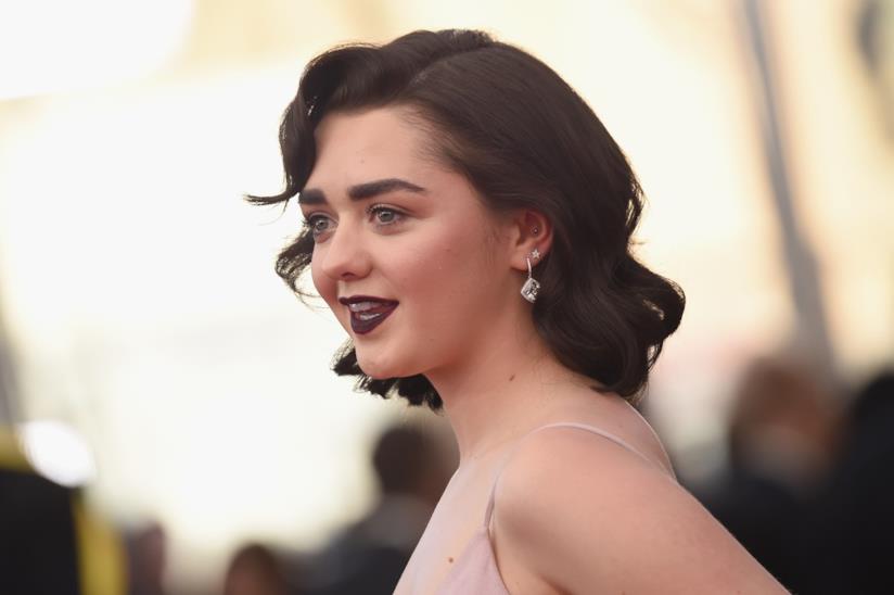 Maisie Williams critica la superficialità di Hollywood e gli standard di bellezza che vigono nel cinema Maisie Williams