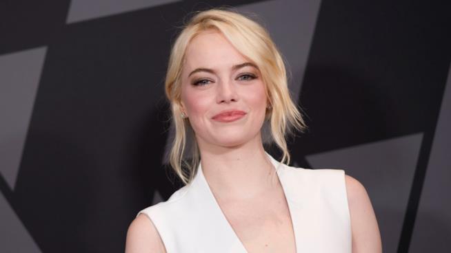 Con un euro si può avere il viso luminoso di Emma Stone Emma Stone a un evento