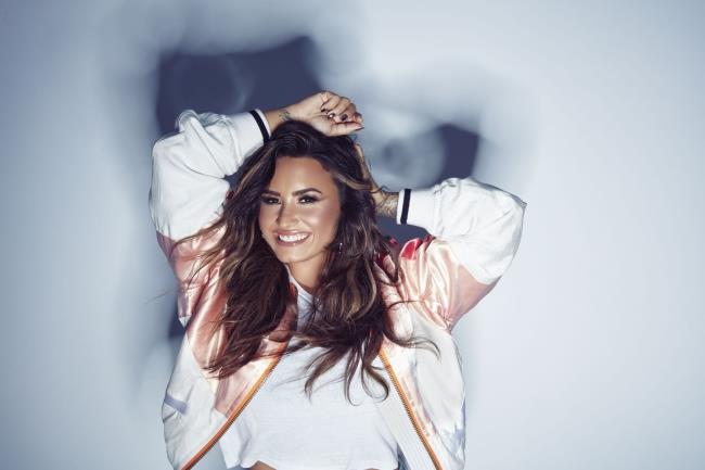 Tell Me You Love Me è il nuovo album di Demi Lovato che lancia un contest per i fan italiani Demi Lovato: fuori l'album Tell Me You Love Me
