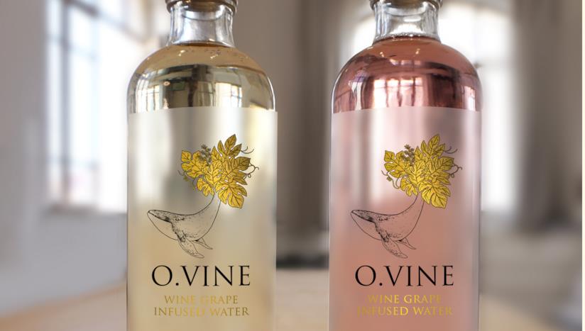 Arriva il trend dell'acqua al vino Due bottiglie di acqua al vino