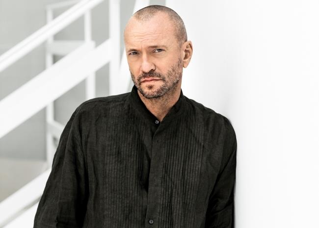 Dediche e Manie: esce il nuovo album di Biagio Antonacci che si prepara a un lungo tour Biagio Antonacci Dediche e Manie