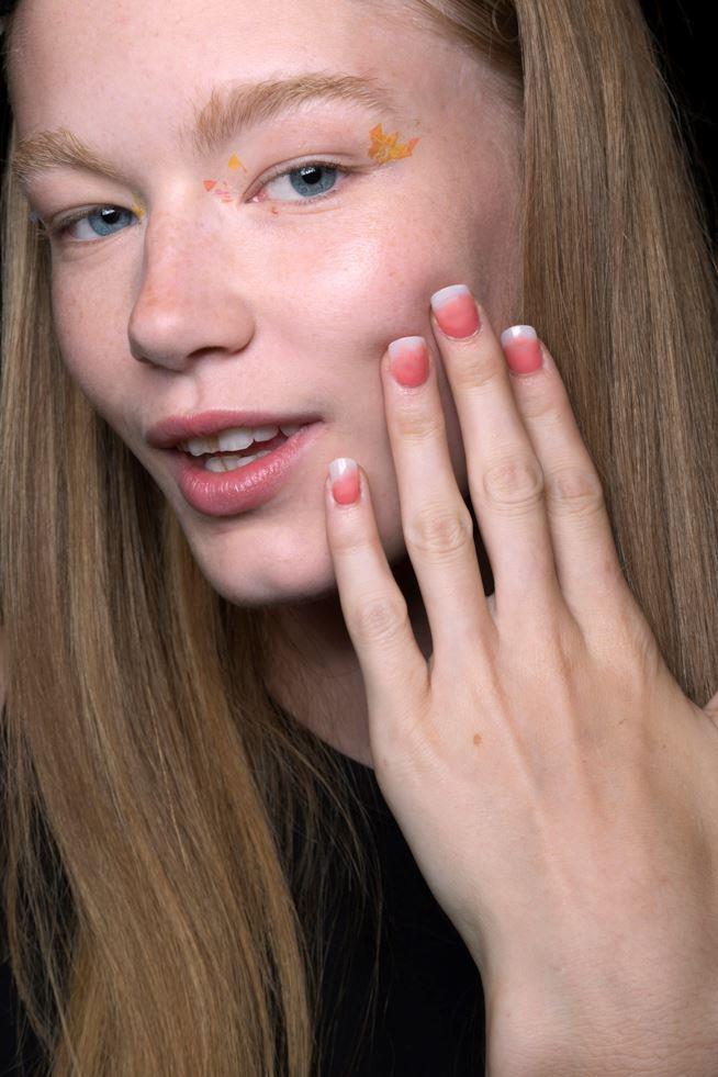 Nail art rosa pastello Nail art sfumata