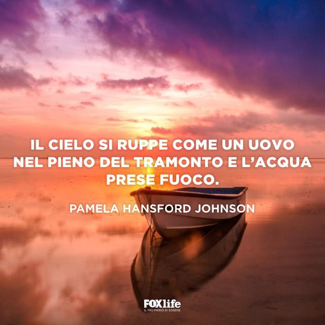 Frase di Pamela Johnson Barca in mezzo al lago al tramonto