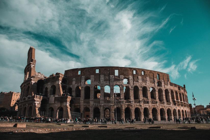 Previsioni meteo weekend 4-5 maggio: consigli su cosa fare Nuvole sul Colosseo