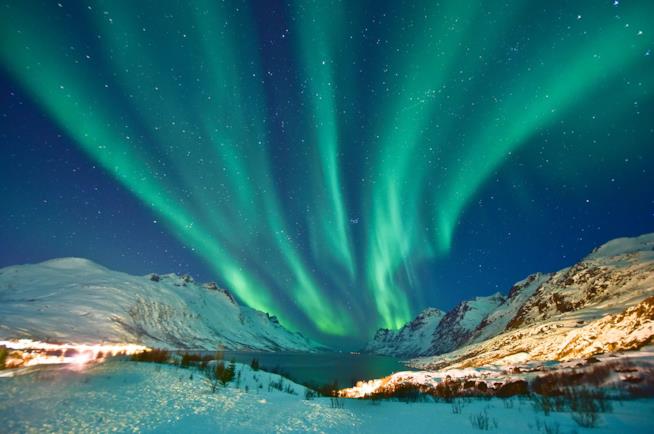 Aurora boreale Paesaggio con aurora boreale