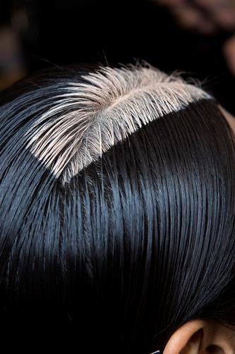 Capelli neri Decolorare i capelli neri