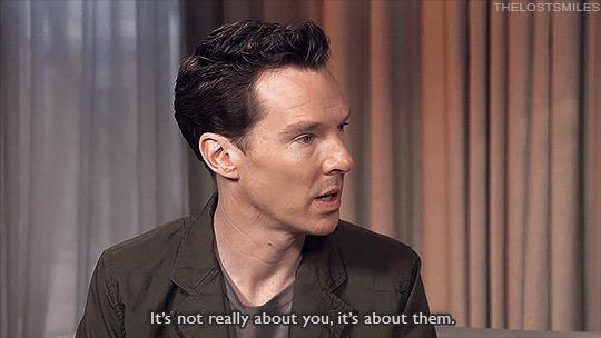 Benedict Cumberbatch riguardo il bullismo Benedict Cumberbatch nell'intervista con la youtuber Sophia Grace