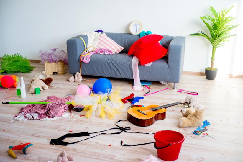 Il disordine! Casa disordinata: giochi, vestiti, tutto in giro