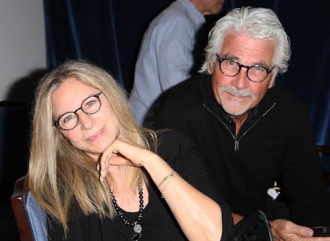 Barbra Streisand fa gli auguri di anniversario su Twitter a James Brolin Barbra Streisand e James Brolin