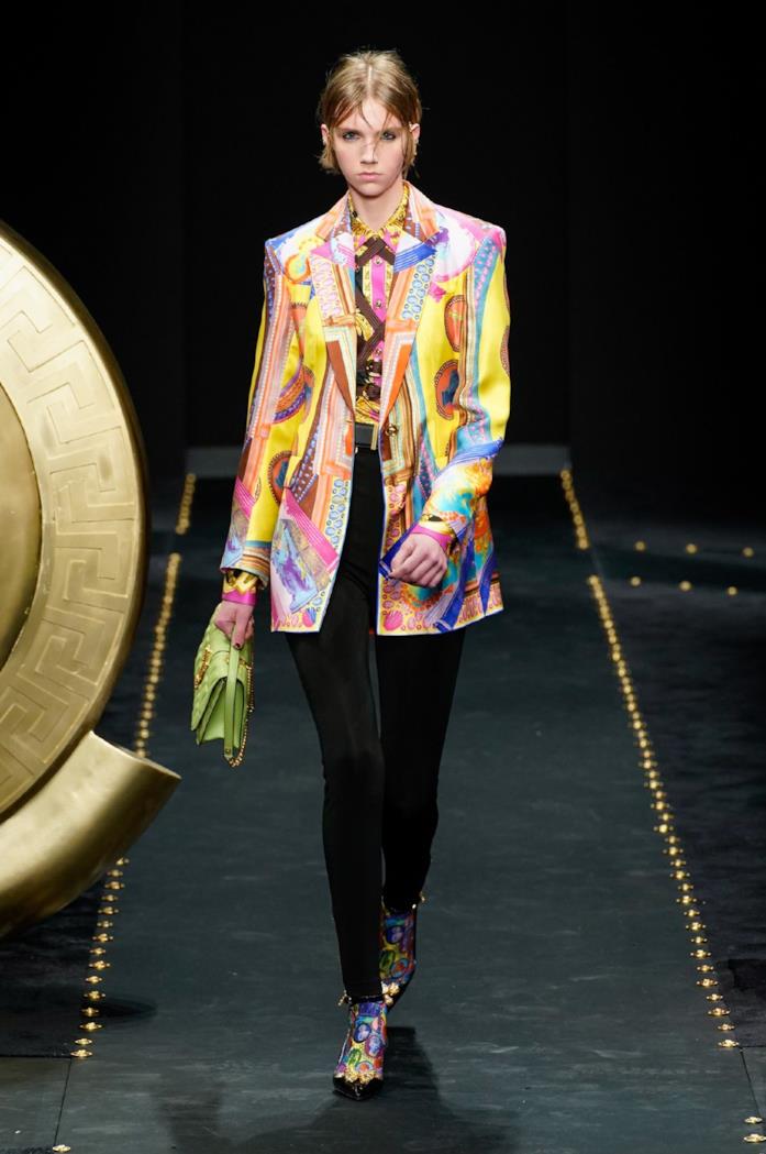 Tessuti pastello per Versace Un look Versace