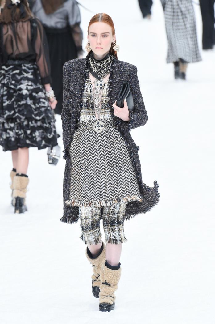 Sflata Chanel Un look della sfilata Chanel