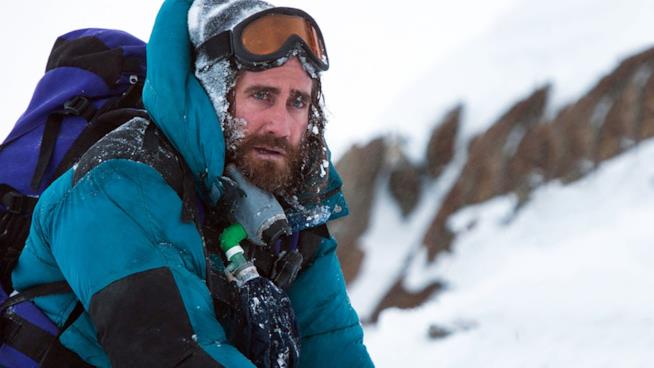Jake Gyllenhaal protagonista di Everest, film del 2015 Jake Gyllenhaal in una scena del film Everest