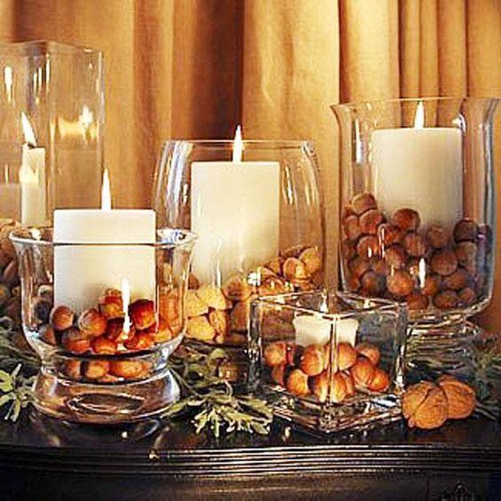 Vasi con nocciole Centrotavola con nocciole di Natale