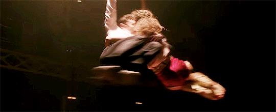 Una scena di The Greatest Showman con Zac Efron e Zendaya Una gif di The Greatest Showman con Zac Efron e Zendaya